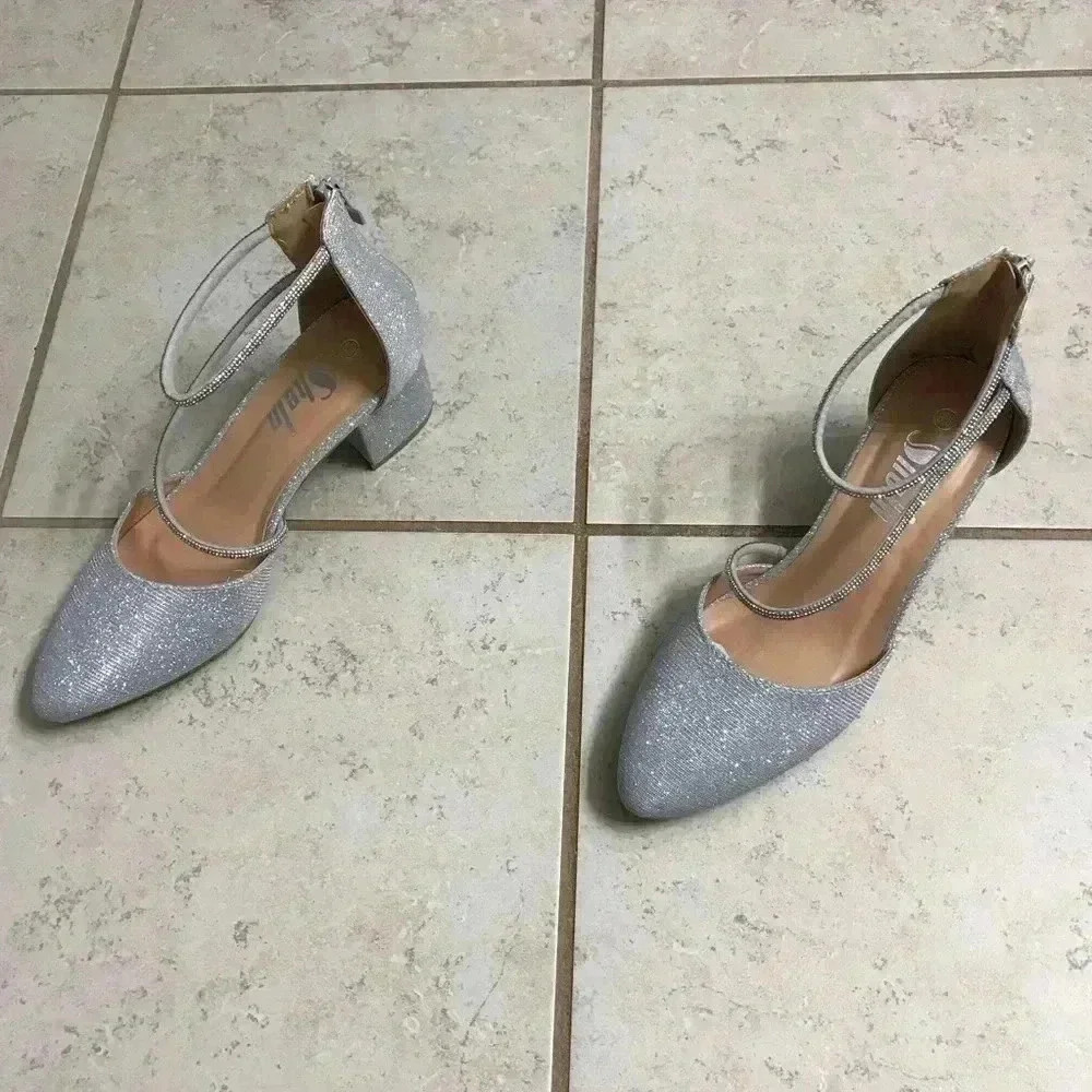 NWOT! 8.5 Holiday Glitter Heels - Picture 8 of 10